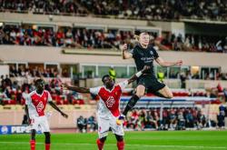 开云下载-摩纳哥门将神勇扑救，保住球门不失