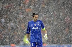 开云体育在线-猛龙血拼北京队，布克比赛走势一手掌控