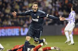 开云体育官方网站-街道上的勇士，F1新加坡夜战与NBA揭幕战的胜利交响