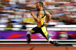 开云足球直播-戈贝尔持续制造杀伤，尼克斯硬仗取胜深圳队，现代篮球的战术博弈与精神韧性