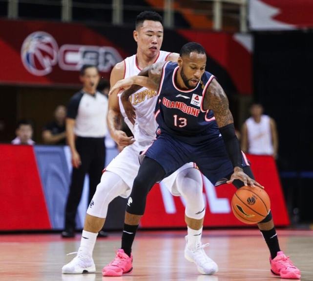 克罗托内客场艰难取胜,斩获三分的简单介绍 克罗托内客场艰难取胜,斩获三分的简单介绍