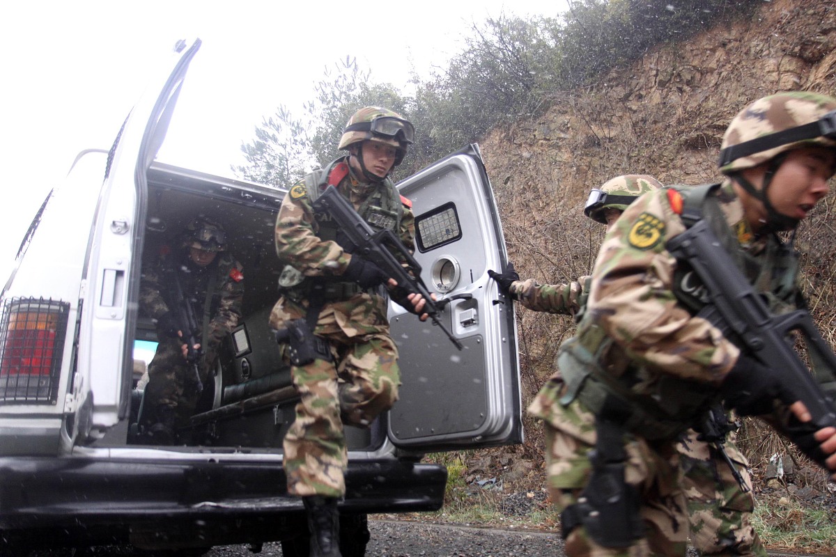 新疆雪豹全队备战出击，士气高昂谋求大胜机遇