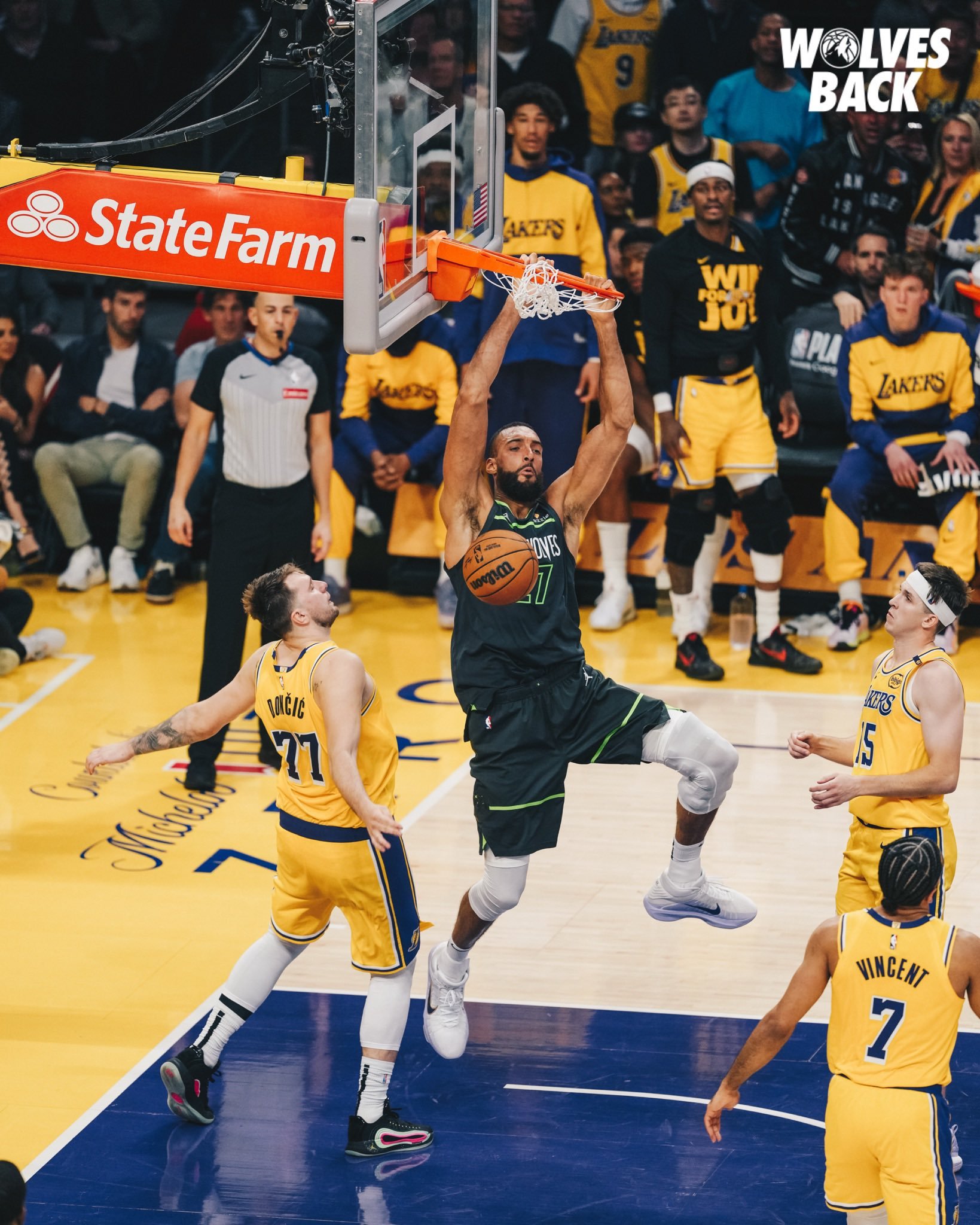 包含热火主场告捷灰熊，韦德全场分力保胜局的词条