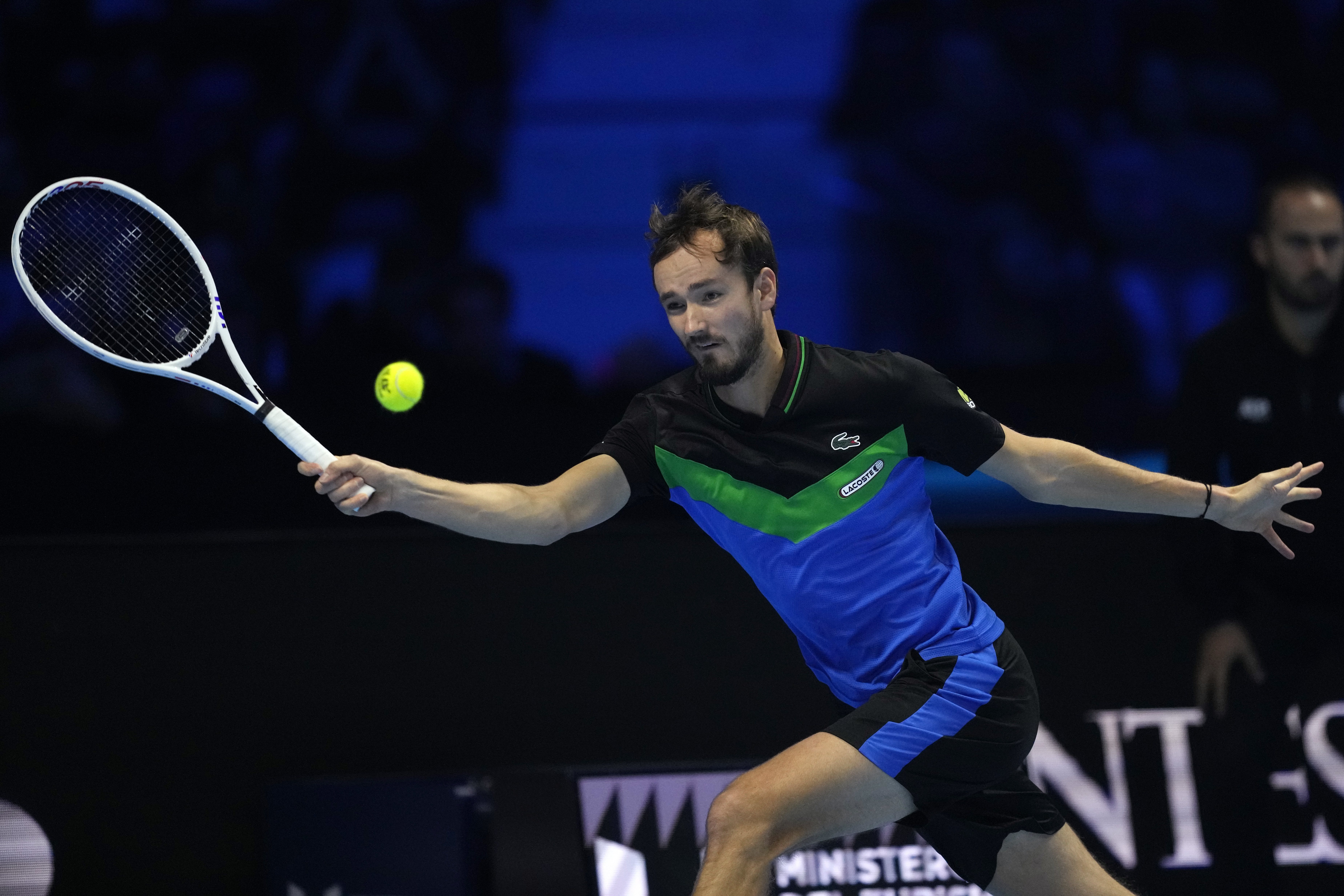 英国网球队强势西班牙网球队，梅德韦杰夫关键制胜的简单介绍