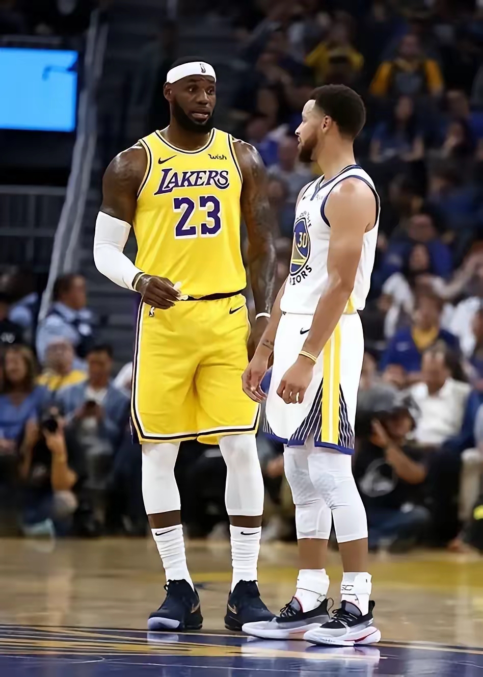 关于雄鹿再次大胜，勒布朗-詹姆斯全场最佳表现，砍下30分的信息