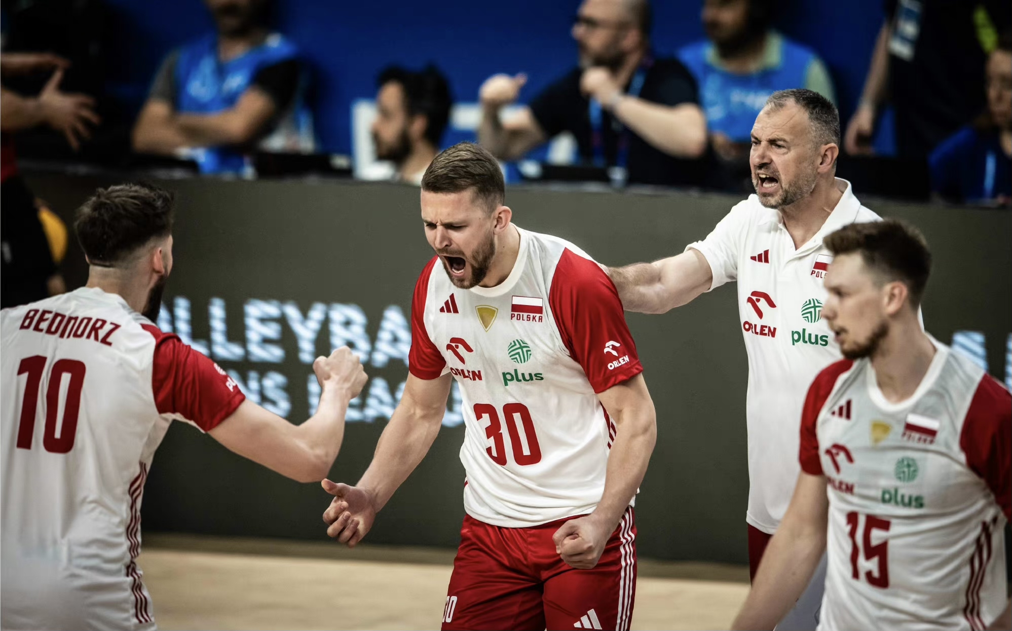 关于波兰险胜土耳其，本泽马三分雨点燃全场的信息